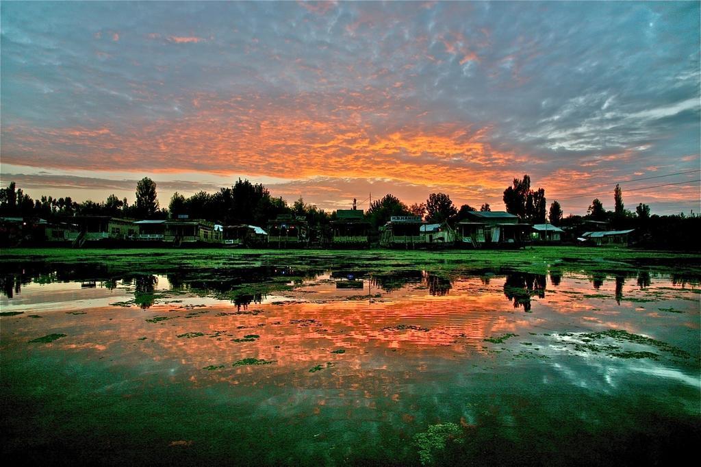 Srīnagar Green View Group Of Houseboats酒店 外观 照片